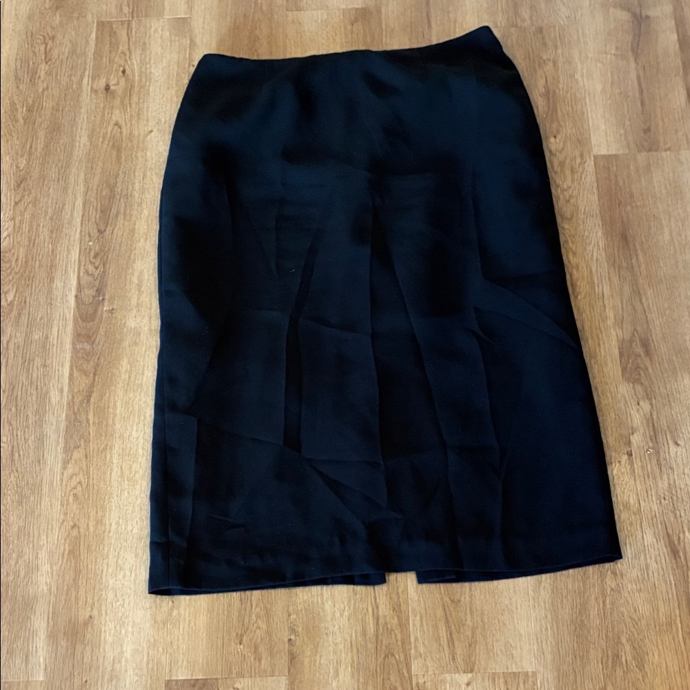 Jones Wear Classic Black Midi Length Pencil Skirt